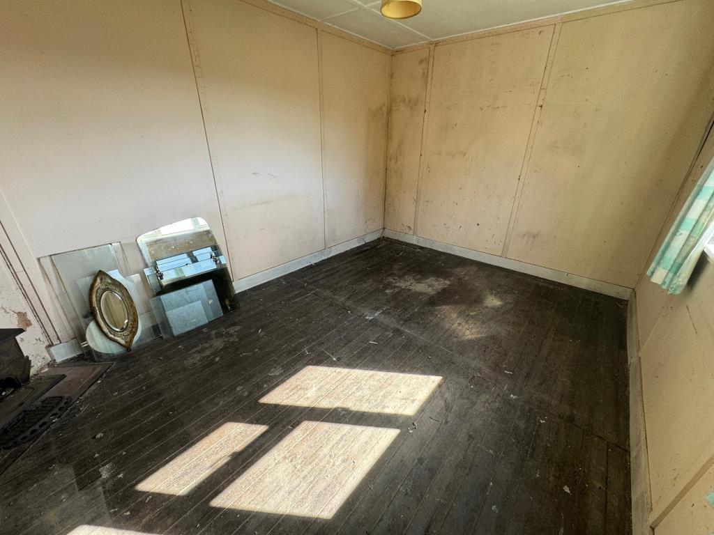 Lot: 150 - SEMI-DETACHED BUNGALOW IN RURAL LOCATION WITH POTENTIAL - Bedroom 1